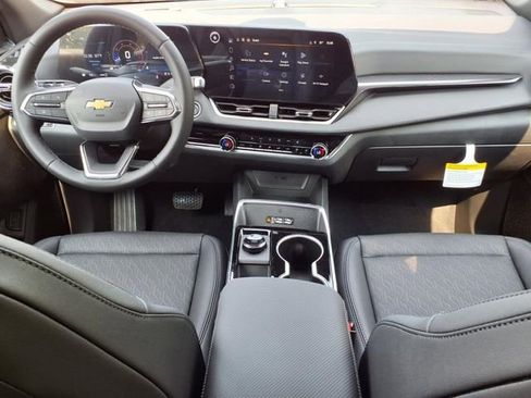 New 2026 Chevrolet Equinox LT w/ Convenience Package II image 8