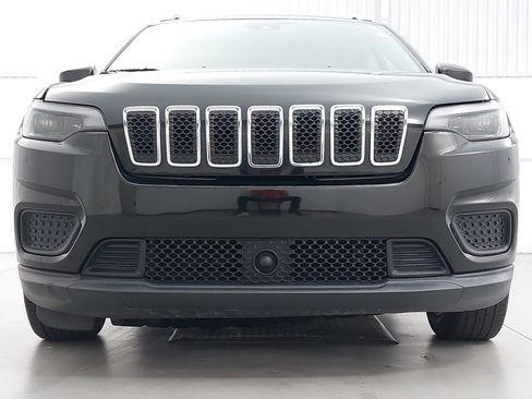 Used 2021 Jeep Cherokee Latitude FWD image 10