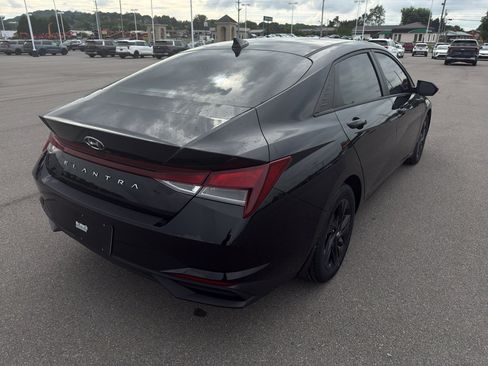 Used 2023 Hyundai Elantra SEL FWD image 7