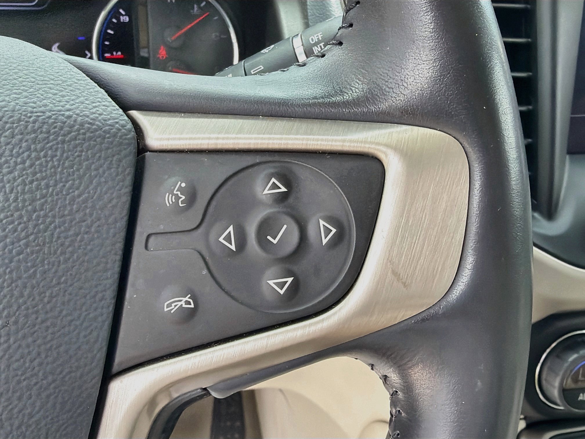 Used 2022 GMC Acadia Denali w/ Denali Ultimate Package FWD image 39