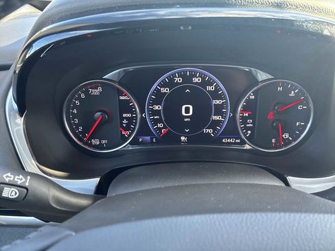 Used 2022 Chevrolet Traverse Premier image 11