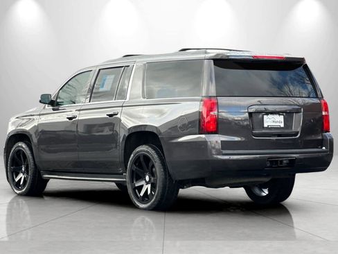 Used 2017 Chevrolet Suburban LT image 6