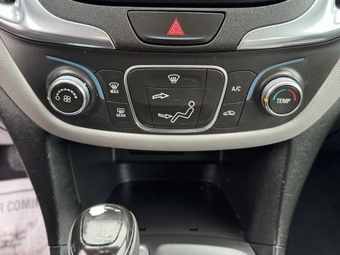 Used 2019 Chevrolet Equinox LS w/ LS Convenience Package image 16