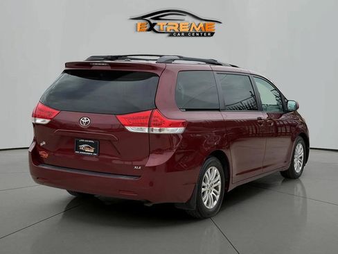 Used 2013 Toyota Sienna XLE FWD image 6