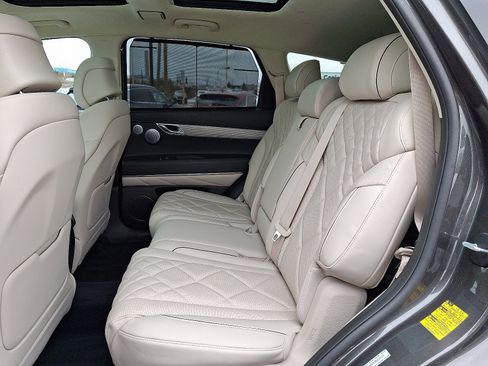 Certified 2025 Genesis GV80 3.5T Prestige image 10