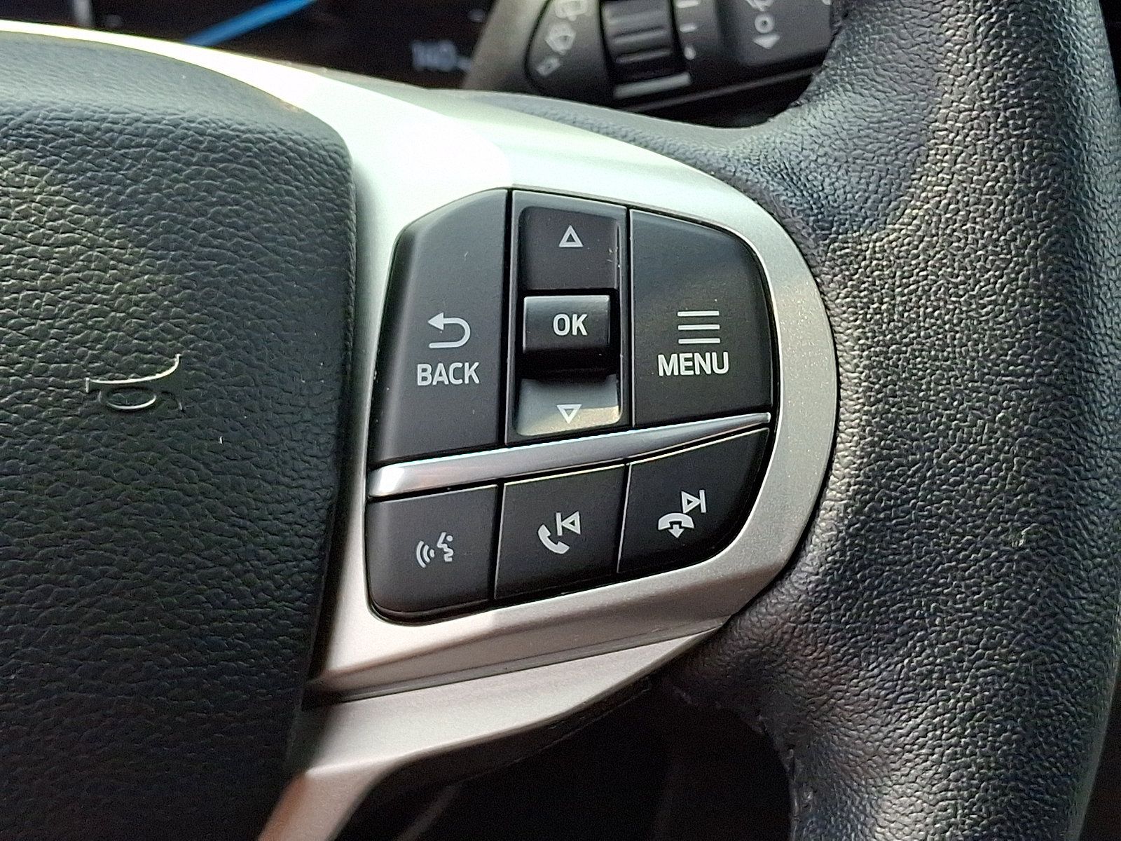 Used 2023 Ford Explorer XLT w/ Equipment Group 202A AWD/4WD image 24