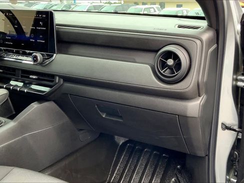 Used 2023 Chevrolet Colorado W/T image 17