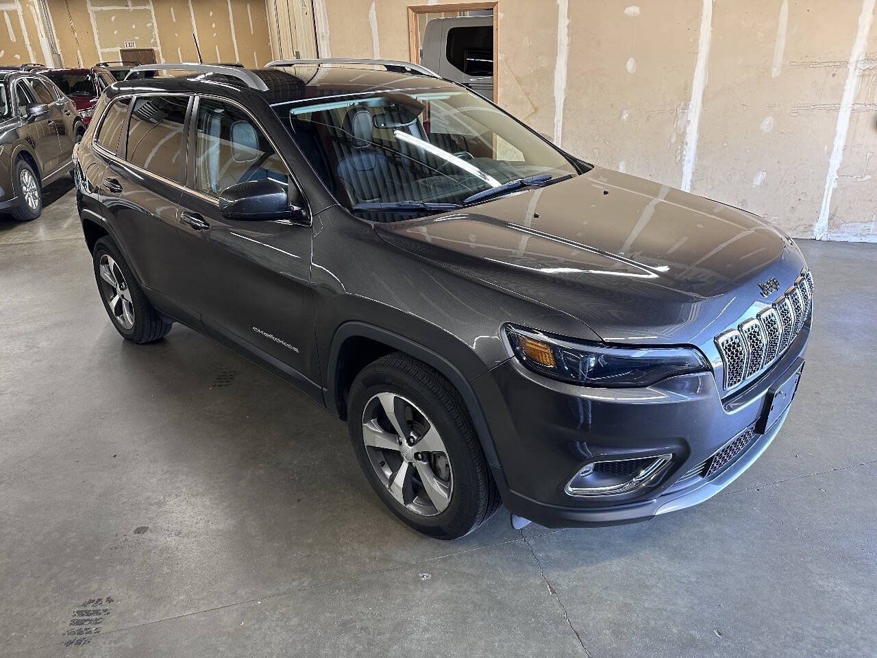 Used 2020 Jeep Cherokee Limited AWD/4WD image 2