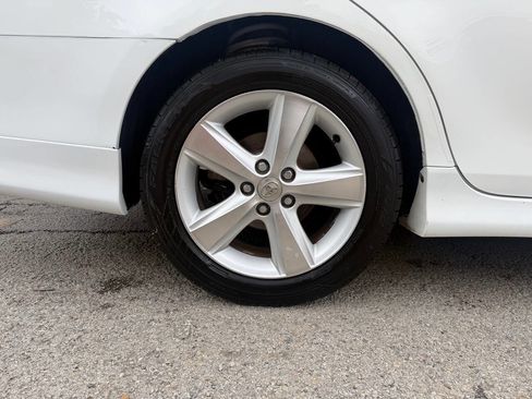 Used 2010 Toyota Camry SE FWD image 31