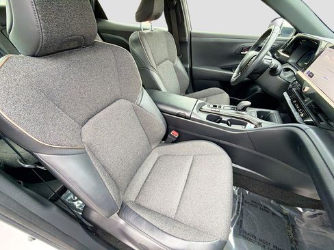 Used 2023 Toyota Crown Limited image 13