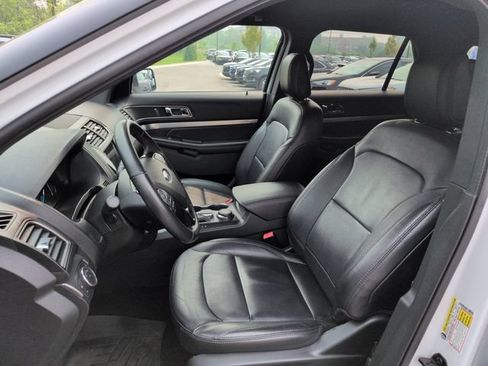 Certified 2018 Ford Explorer XLT w/ Equipment Group 202A AWD/4WD image 26