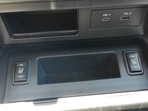 Used 2022 Nissan Titan SV w/ SV Convenience Package image 25