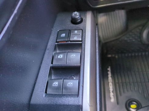 Certified 2020 Toyota Tacoma SR5 AWD/4WD image 23