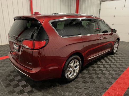 Used 2019 Chrysler Pacifica Limited w/ Advanced Safetytec Group image 4