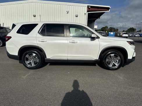 Certified 2025 Honda Pilot EX-L image 2