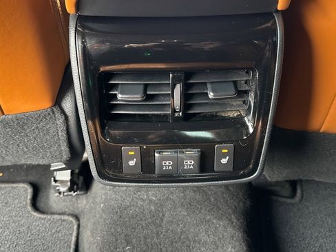 Used 2019 Toyota Avalon Limited image 16