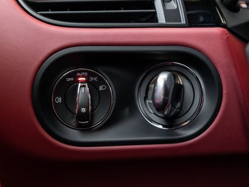 Certified 2026 Porsche Macan AWD/4WD image 17