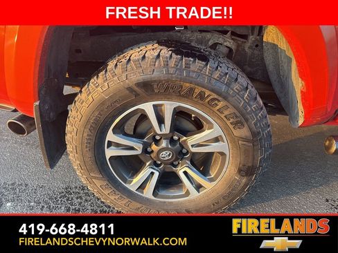 Used 2018 Toyota Tacoma TRD Sport image 6