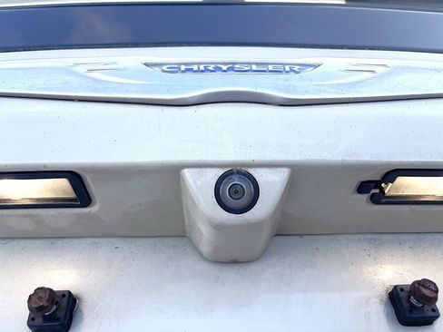 Used 2017 Chrysler Pacifica Touring Plus w/ Tire & Wheel Group FWD image 31