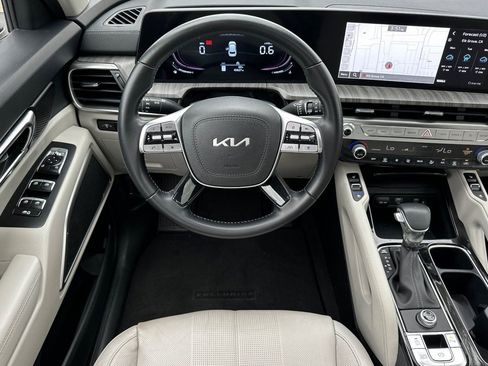 Used 2023 Kia Telluride EX w/ EX Captain's Chair Package image 14