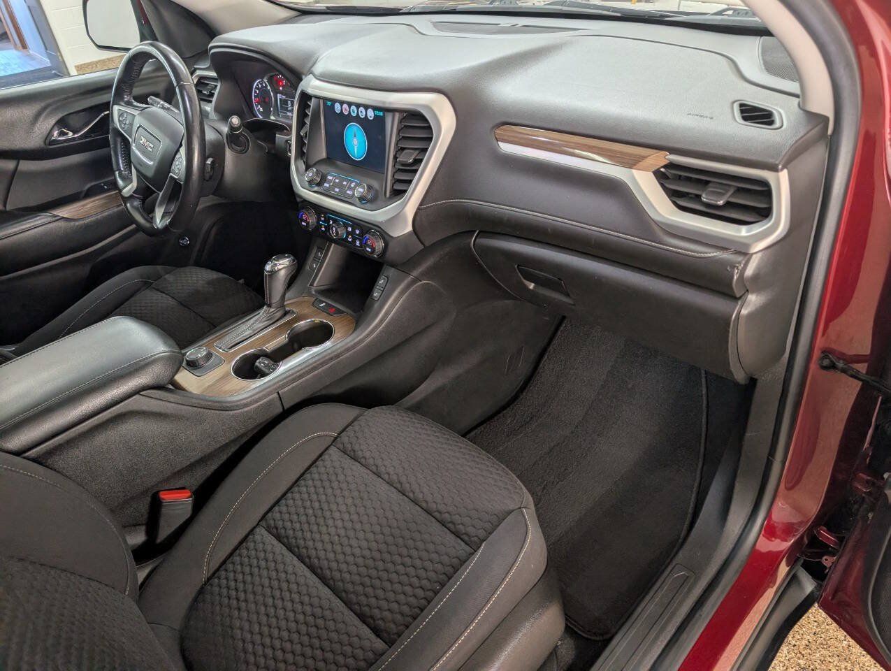 Used 2017 GMC Acadia SLE AWD/4WD image 24