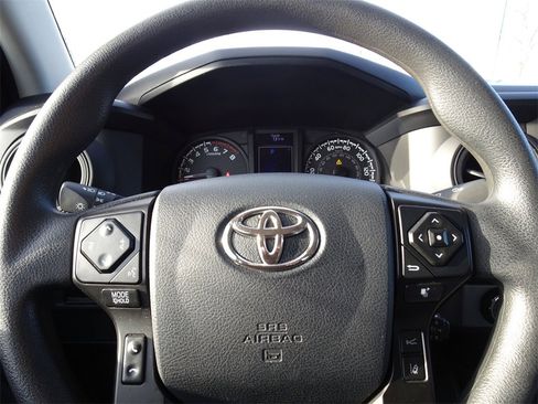 Used 2018 Toyota Tacoma SR image 18