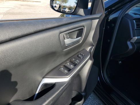 Used 2015 Toyota Camry XLE image 13