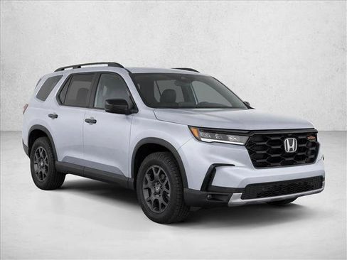 Used 2025 Honda Pilot TrailSport image 3