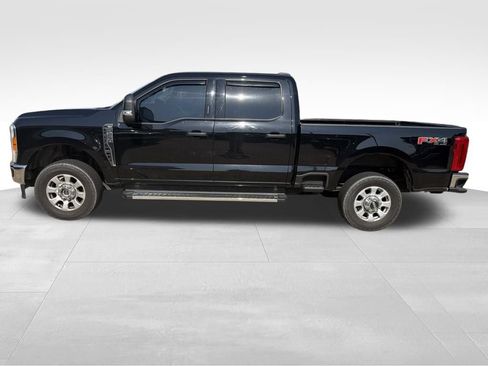 Used 2023 Ford F250 XLT w/ FX4 Off-Road Package AWD/4WD image 9
