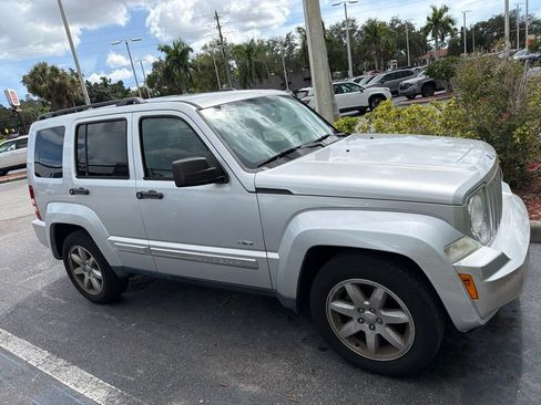 Used 2012 Jeep Liberty Sport RWD image 3