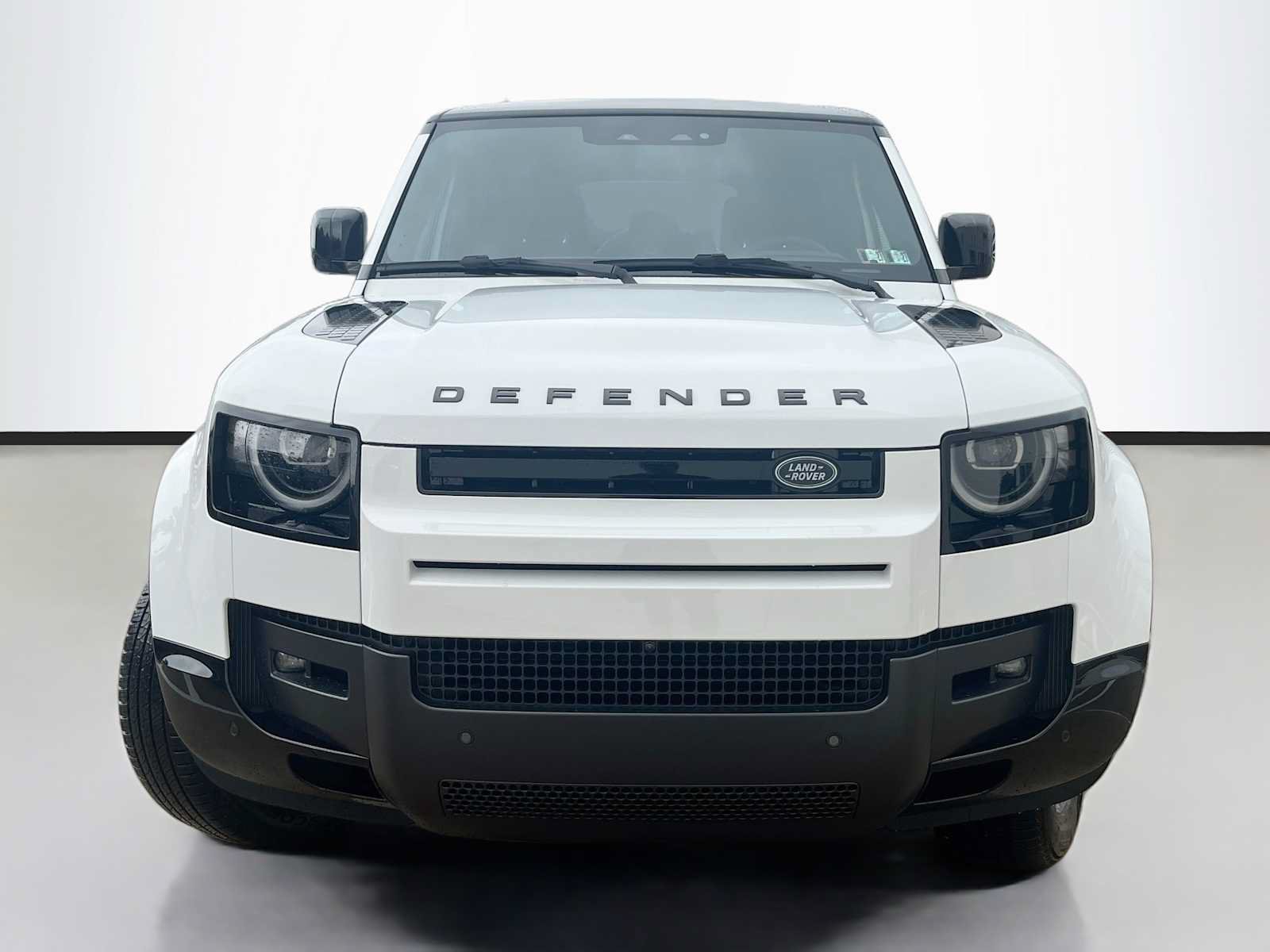 Used 2026 Land Rover Defender 110 X-Dynamic SE AWD/4WD image 2