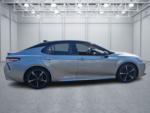 Used 2020 Toyota Camry XSE image 6