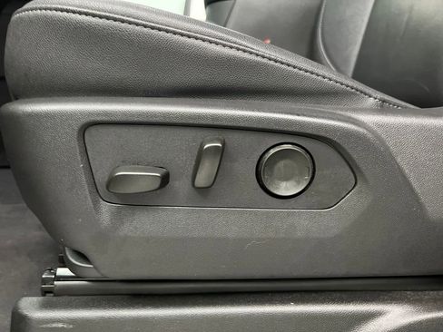 Used 2025 Chevrolet Tahoe LT AWD/4WD image 10