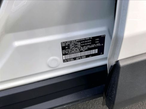 Used 2020 Toyota RAV4 XLE Premium image 32