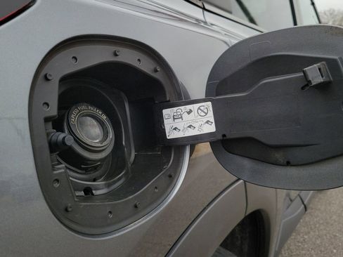 Used 2022 Nissan Rogue S image 32