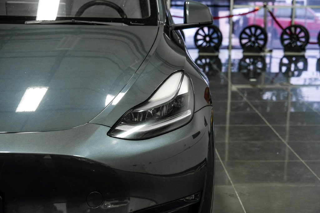 Used 2023 Tesla Model Y Long Range AWD/4WD image 53