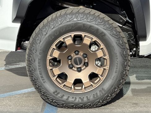 Certified 2025 Toyota Tacoma Trailhunter image 33