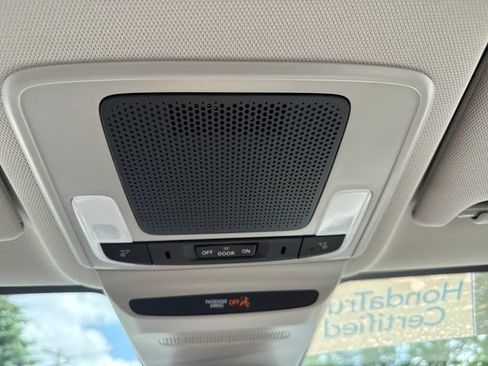 Certified 2025 Honda HR-V LX image 36