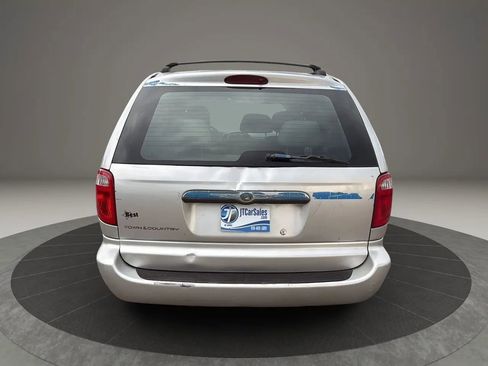 Used 2007 Chrysler Town & Country w/ Popular Equipment Group I image 7