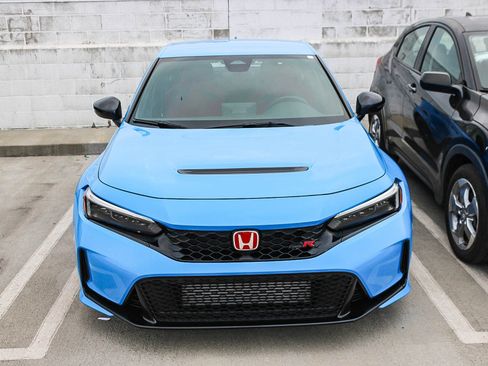 Used 2024 Honda Civic Type R image 2