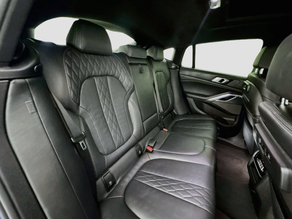 Used 2020 BMW X6 M50i w/ Premium Package AWD/4WD image 30