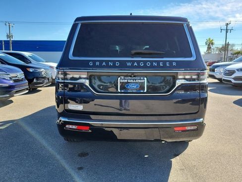 Used 2023 Jeep Grand Wagoneer 4WD w/ Flexible Seating Group image 5