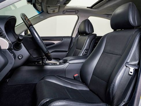 Used 2013 Lexus LS 460 AWD w/ Comfort Pkg image 18