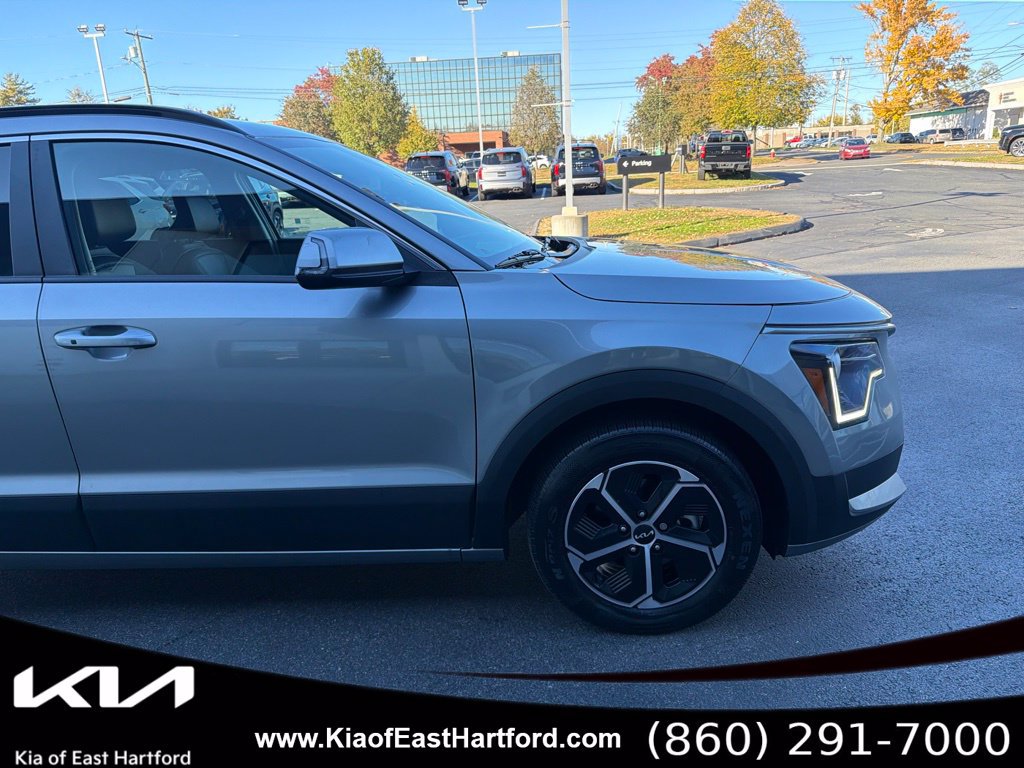 Certified 2023 Kia Niro EX FWD image 6