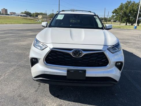 Used 2021 Toyota Highlander Limited image 2