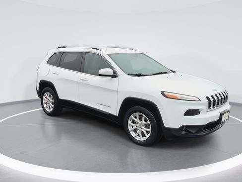 Used 2015 Jeep Cherokee Latitude AWD/4WD image 2