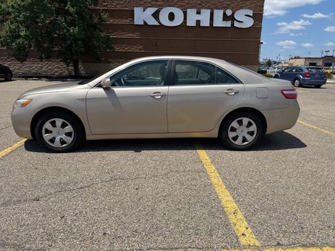 Used 2009 Toyota Camry XLE FWD image 22