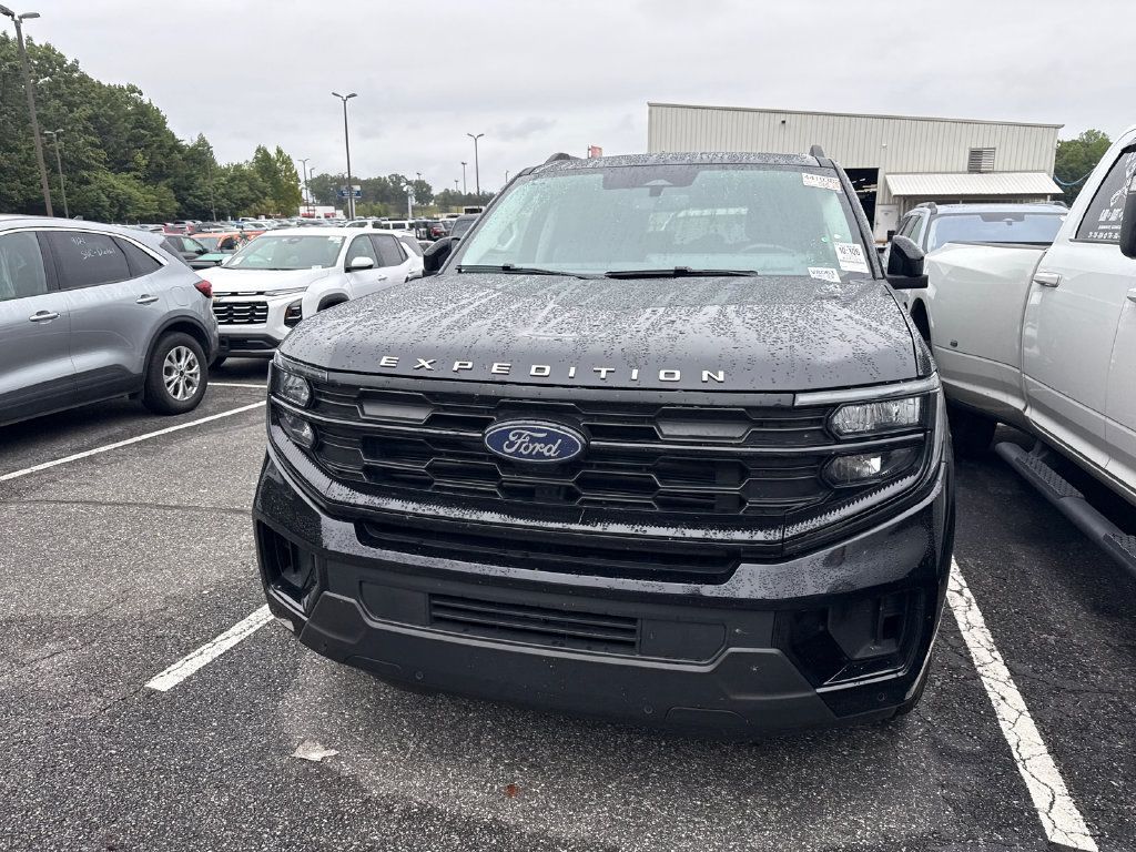 Used 2025 Ford Expedition Active AWD/4WD image 5