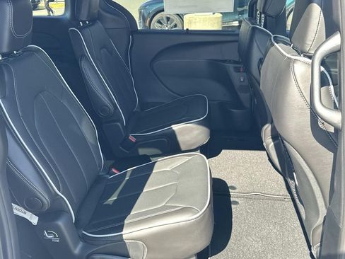 New 2026 Chrysler Pacifica Limited w/ S Appearance Package FWD image 19