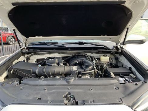 Used 2018 Toyota 4Runner SR5 image 16